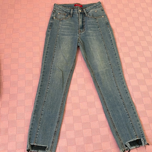 Guess High Rise Jean - Picture 2 of 3